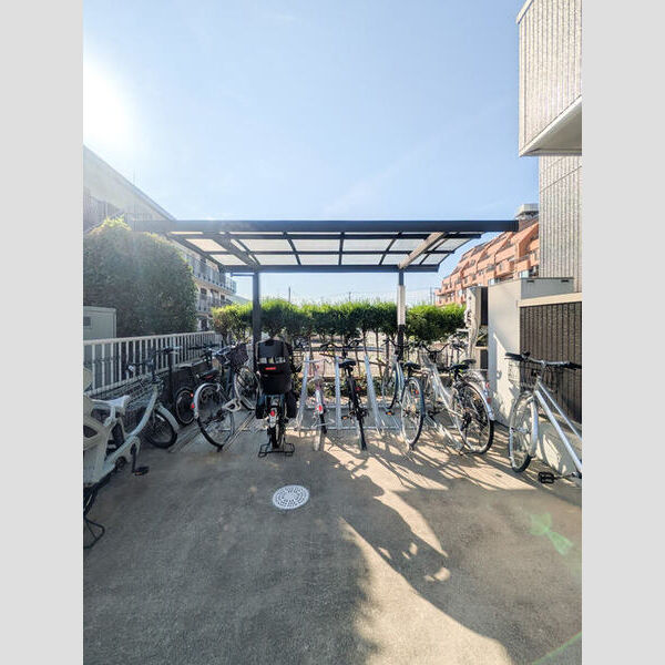 ラウレア102号室 駐輪場
