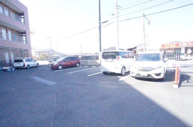 コーポニッコー 駐車場