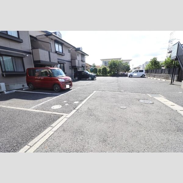 メイヒルズ　Ⅱ 駐車場