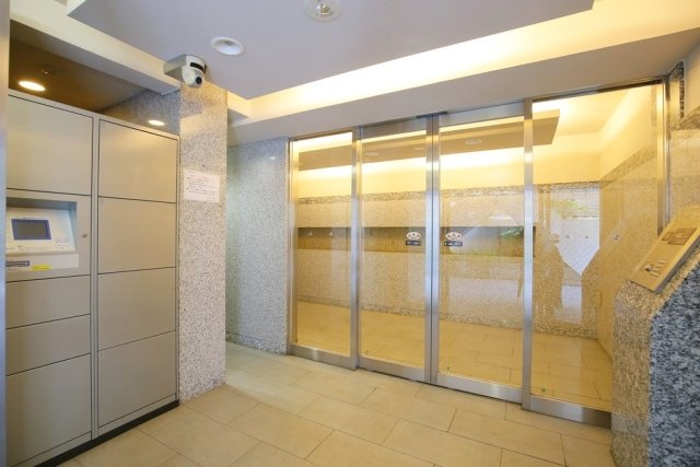 スカイコート新宿弐番館2階 エントランス