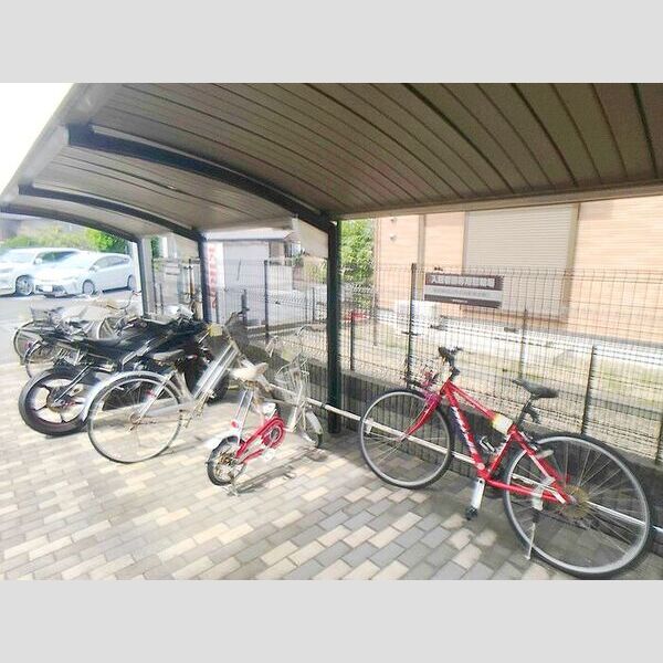 グランデール 駐輪場