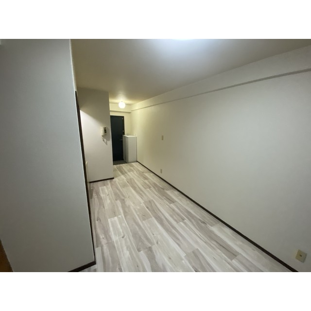 ハイライフ鶴見106号室 リビング