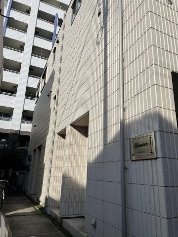 grandir201号室 閑静な住宅街です。
