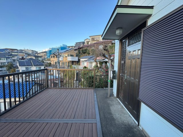保土ヶ谷区峰岡町戸建 玄関前のテラス