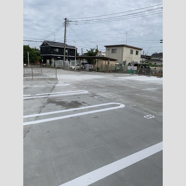 フルール・ド・スリジェⅢ 駐車場