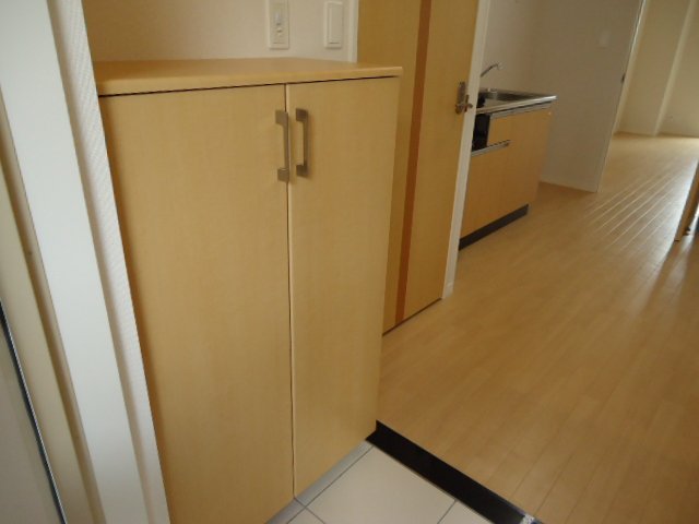 ヴィレッジコート202号室 下駄箱