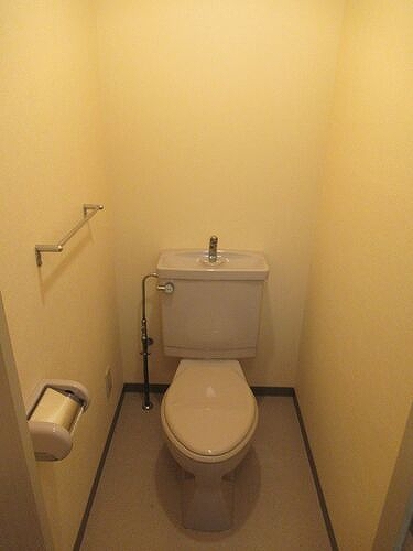 テレパレス船橋三咲Ａ棟5階 トイレ　※同タイプ別部屋2021年6月撮影