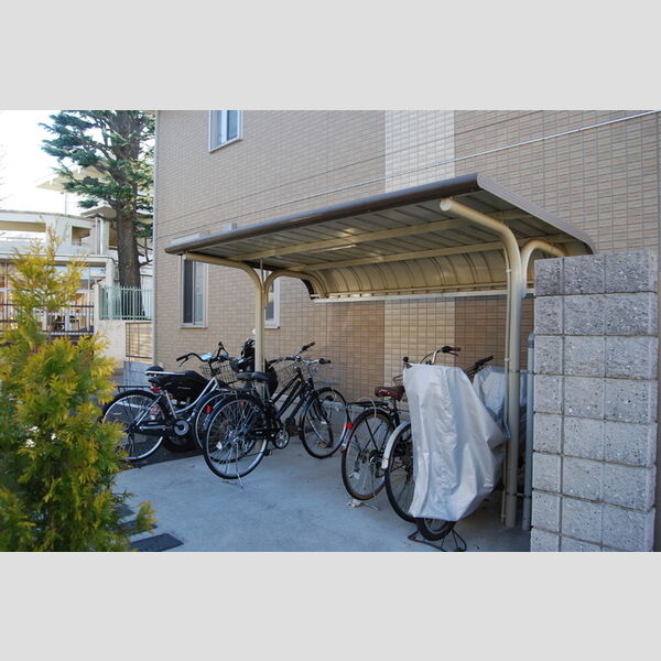 アレグリア106号室 屋根付き駐輪場