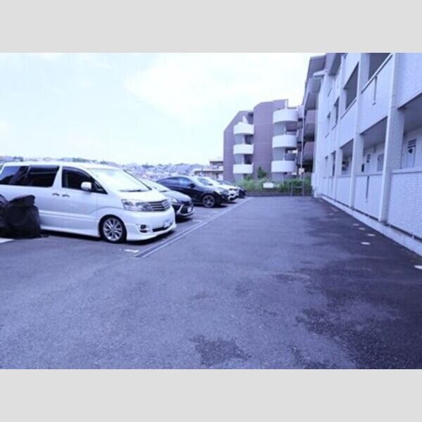 コート権太坂201号室 駐車場