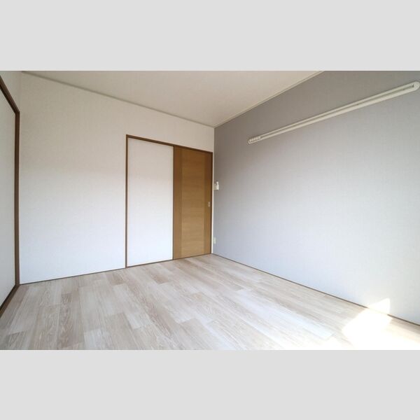 スクウェアガーデン　Ⅳ201号室 南西側洋室