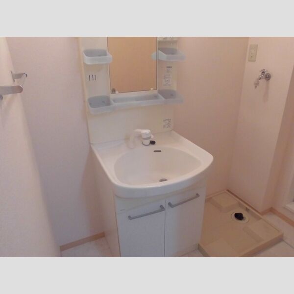 リヴェール司203号室 洗面化粧台