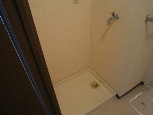 セシオン湘南0301号室 ゆったりとスペースのある洗面所