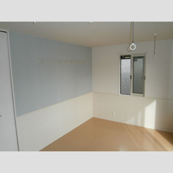 ソレーユ緑が丘102号室 洋室(南側)