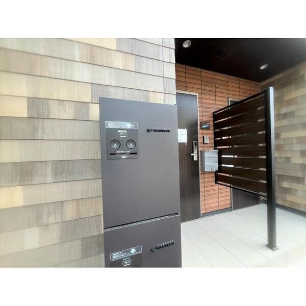 グランシャリオ102号室 エントランス