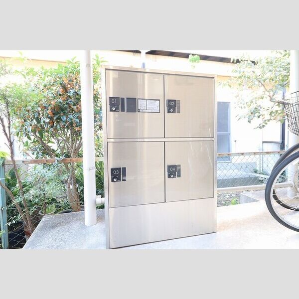 コンフォート東小金井106号室 宅配ボックス