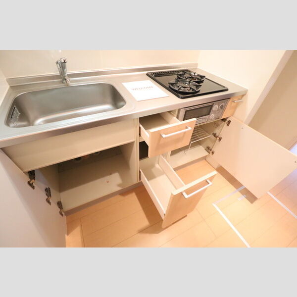 リバーハイツ幕張102号室 キッチン　収納