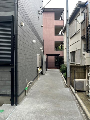 REVIO陣屋101号室 エントランス