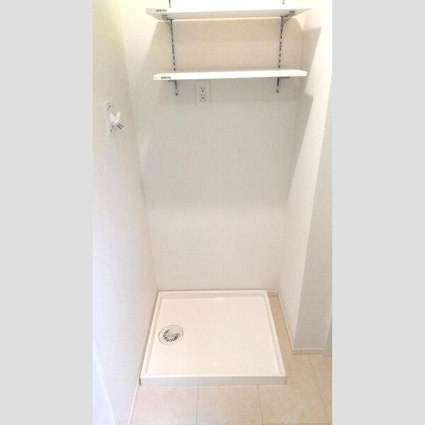 ロイヤルティアラ　Ⅴ・Ⅵ　Ⅴ302号室 洗濯機置場