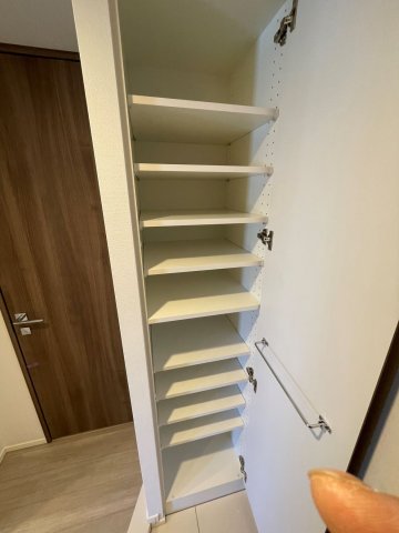 ガーラ・ステーション川崎久地5階 ちょっとした収納スペースも充実しています