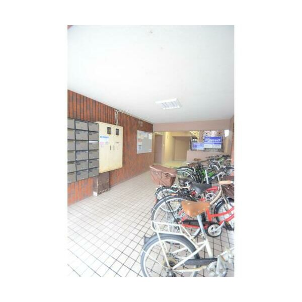 メゾンドマジョレ106号室 エントランス