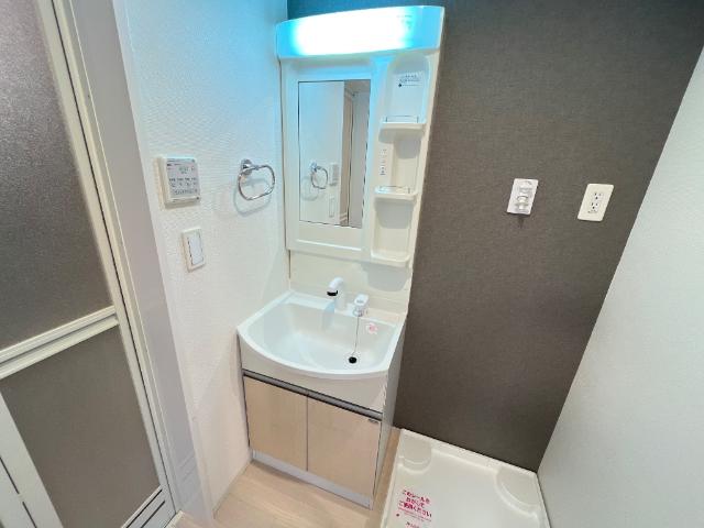 ル・トレーフル101号室 洗髪洗面化粧台