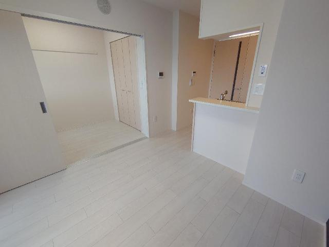 クレスト　タイガー602号室 リビング