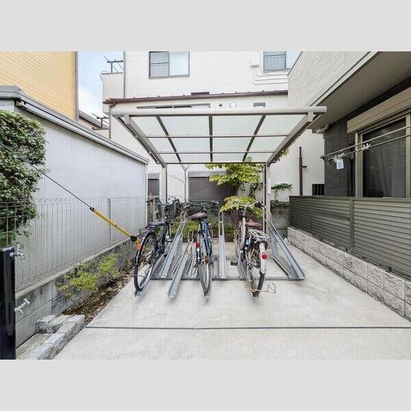 ミオ　カーム202号室 駐輪場