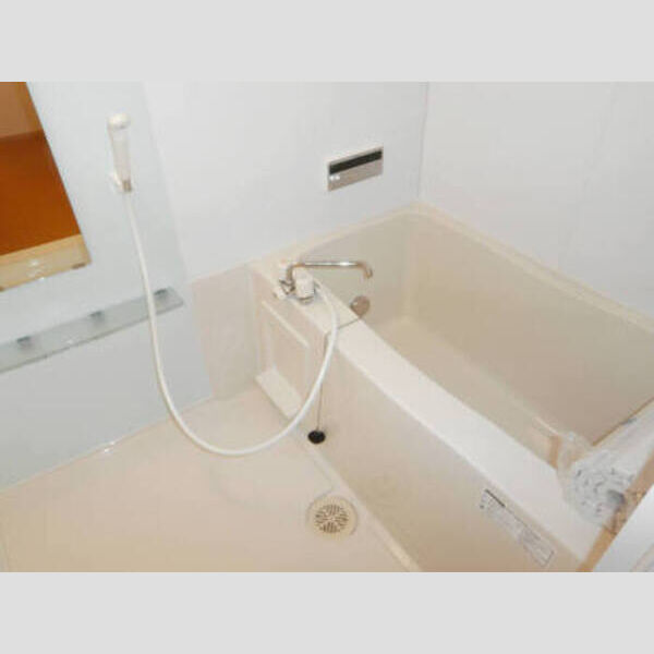 クレール 追い焚き設備のバスルーム