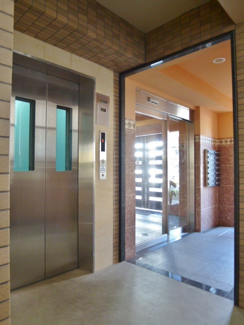 スカイフィールドⅡ0303号室 エレベーター・エントランスホール