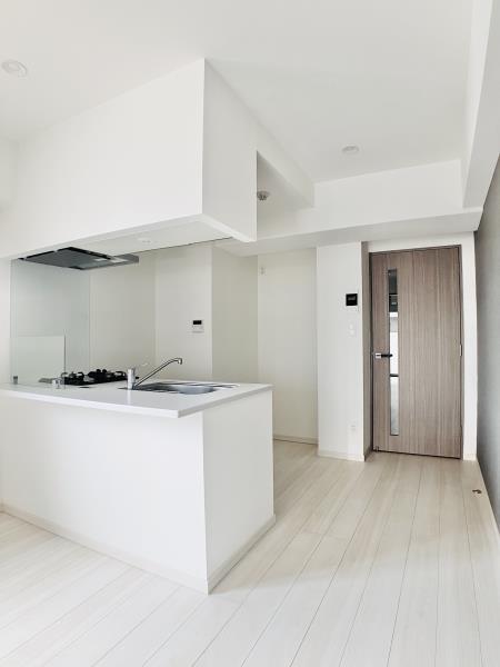 Ｄ’ｓ　ＶＡＲＩＥ三ノ輪レジデンス リビング