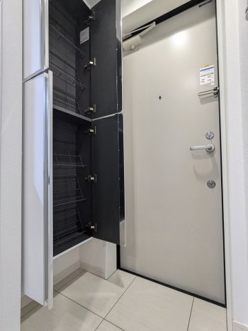 グランピア中野坂上0104号室 玄関