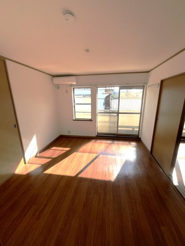 プリュニエラバン リビング