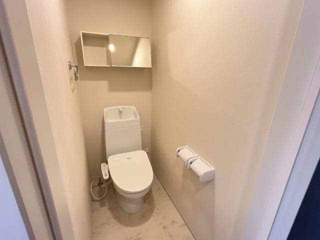 ベッシア・ノーブル102号室 シャワー付トイレ