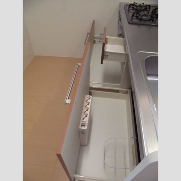 ハイフィールド　C 収納豊富なシステムキッチン