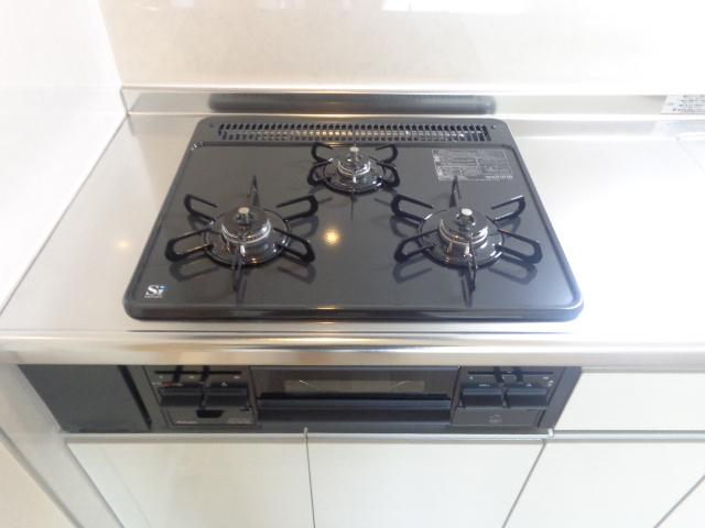 サンセヴィラージュ103号室 ３口ガスコンロ