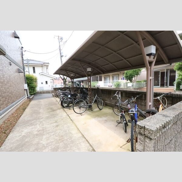 グランピア春日 駐輪場
