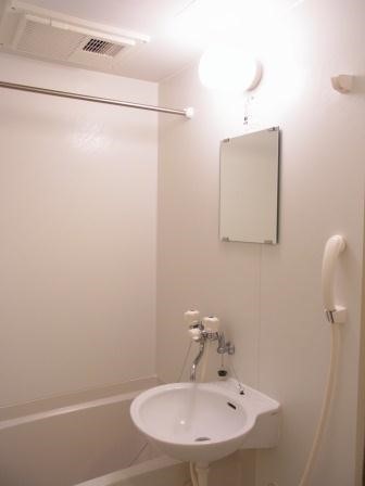 レオパレスＭＩＹＡＢＩ 雨の日にも便利な浴室乾燥機付き