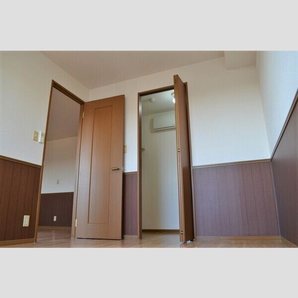 フォンティーヌ国分寺台302号室 洋室①(別角度)