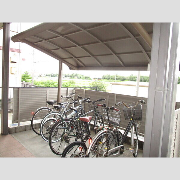 デルニエ 駐輪場