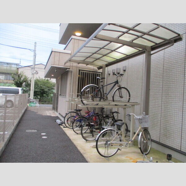 ディアコート馬橋105号室 駐輪場