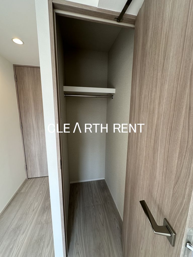 コンシェリア東京 ＜ＨＩＧＡＳＨＩＪＵＪＯ ＲＥＳＩＤＥＮＣＥ13階 ハンガーパイプを備えたクローゼット