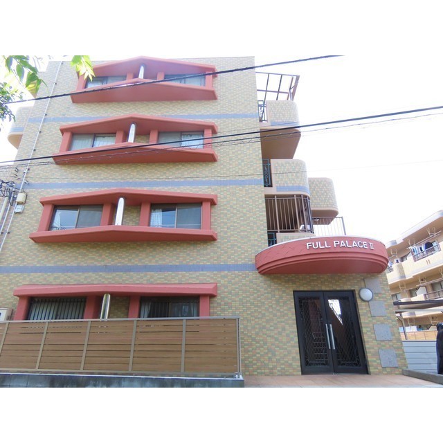 フルパレスⅡ303号室 エントランス前