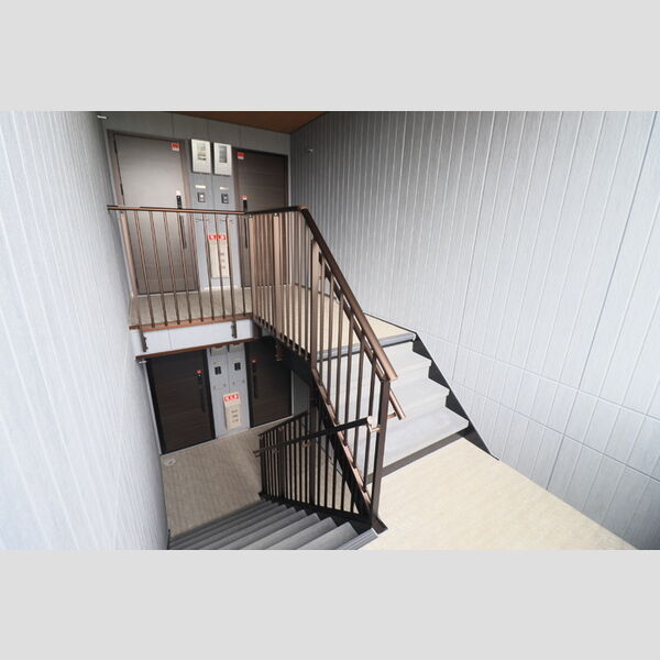 D'Bless宿河原102号室 共用階段