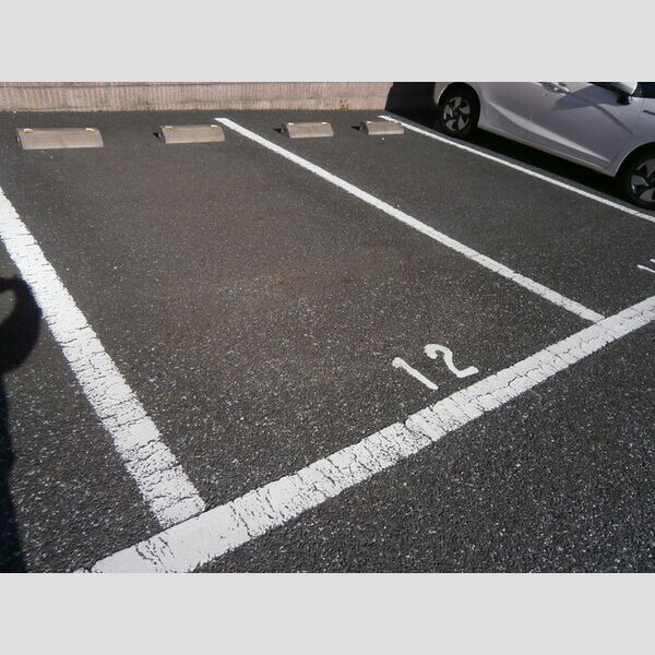 B-クレセント 駐車場