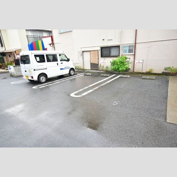 ルブラン 駐車場