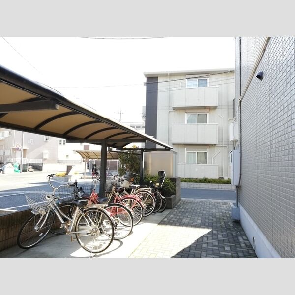 ゴールドパストラル 駐輪場