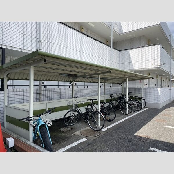 メゾン・ド・ドリーム横浜 駐輪場