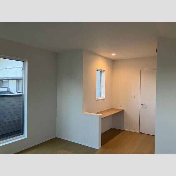 マイホームネクスト千城台東3丁目　4号棟 リビング