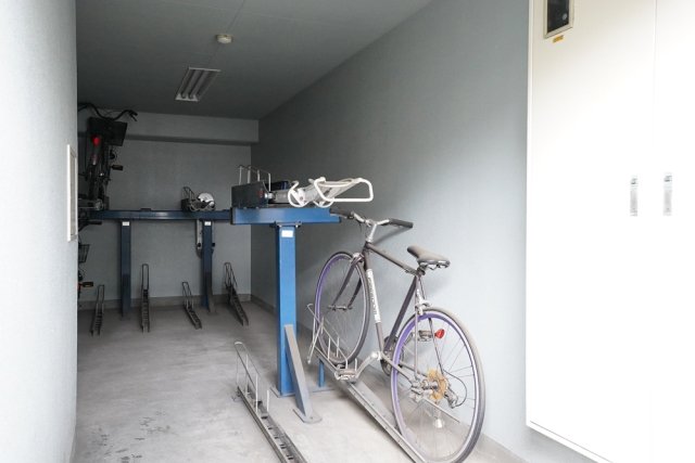 リバティヒルズ中野江原4階 駐輪場