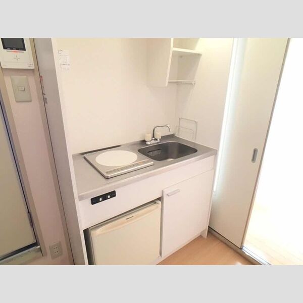 ハイツ井上　A102号室 IHコンロ・ミニ冷蔵庫付キッチンです。